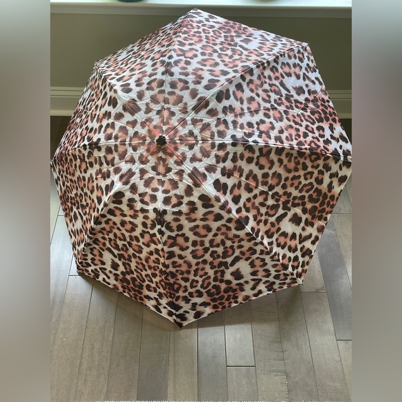 COPY - - NWT Animal Print click open and close Umbrella Reverse close fo… - Picture 2 of 5